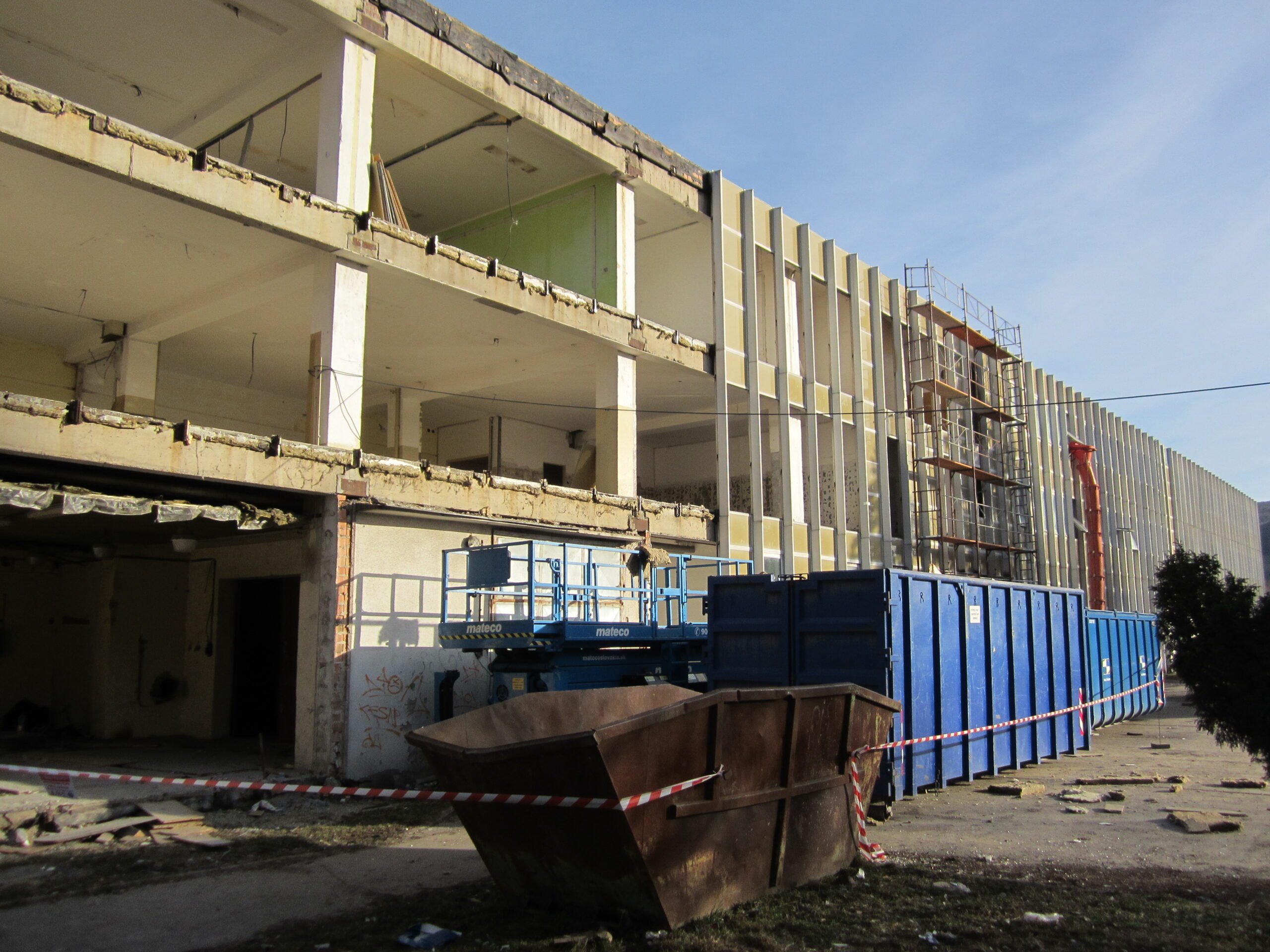 1 Spojená stredná škola Detva – opláštenie + priečky