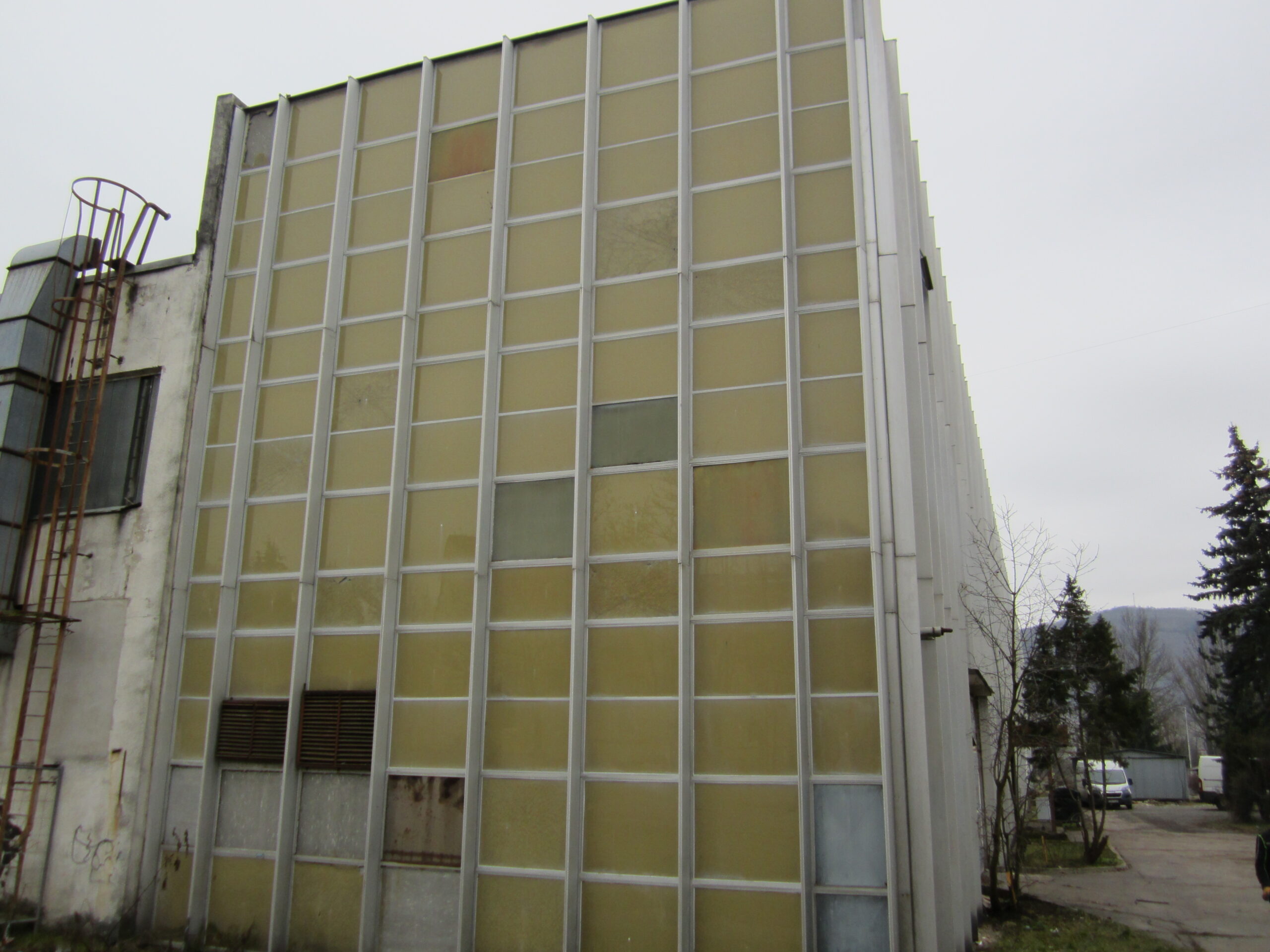 12 Spojená stredná škola Detva – opláštenie + priečky