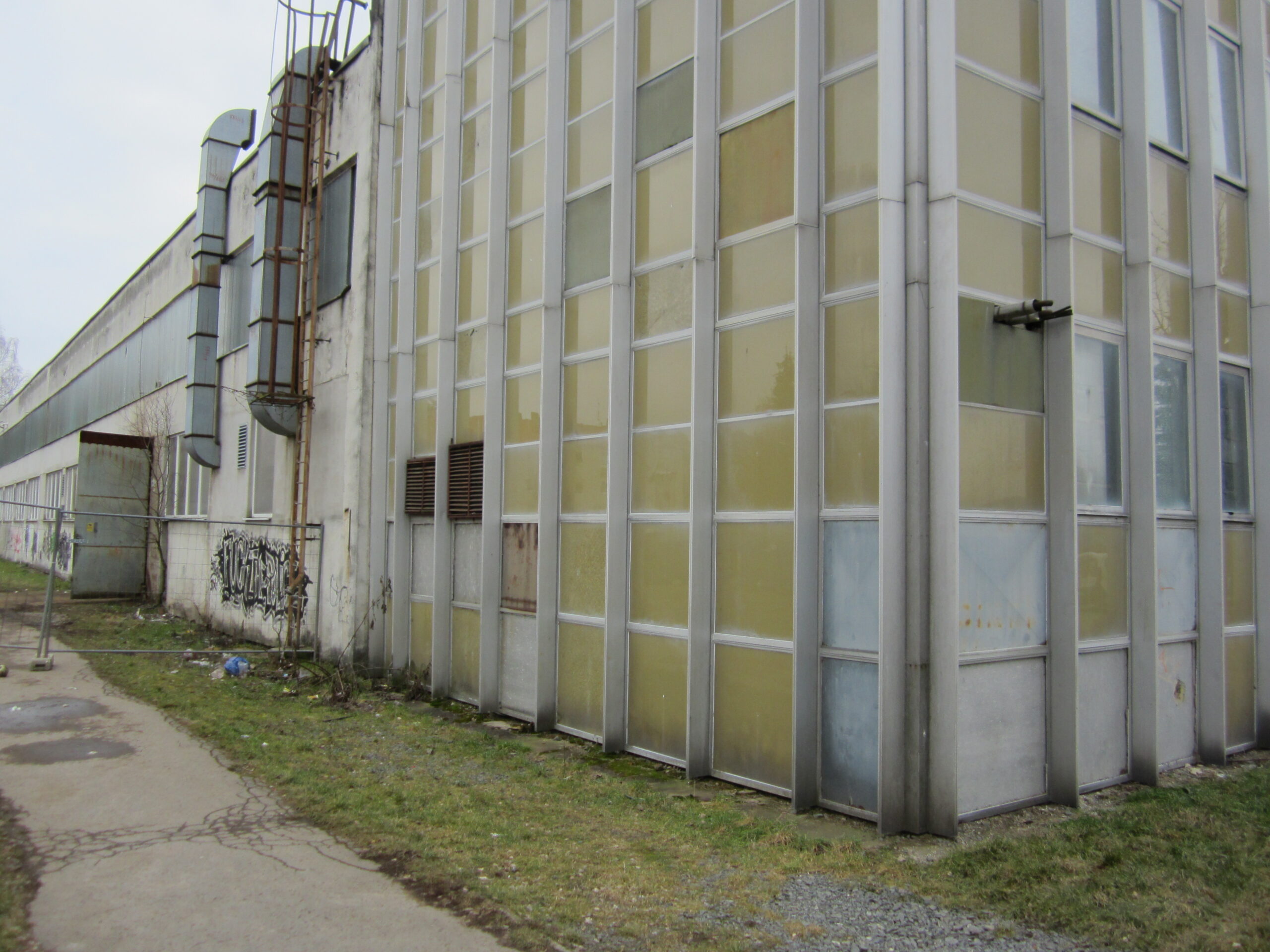 16 Spojená stredná škola Detva – opláštenie + priečky