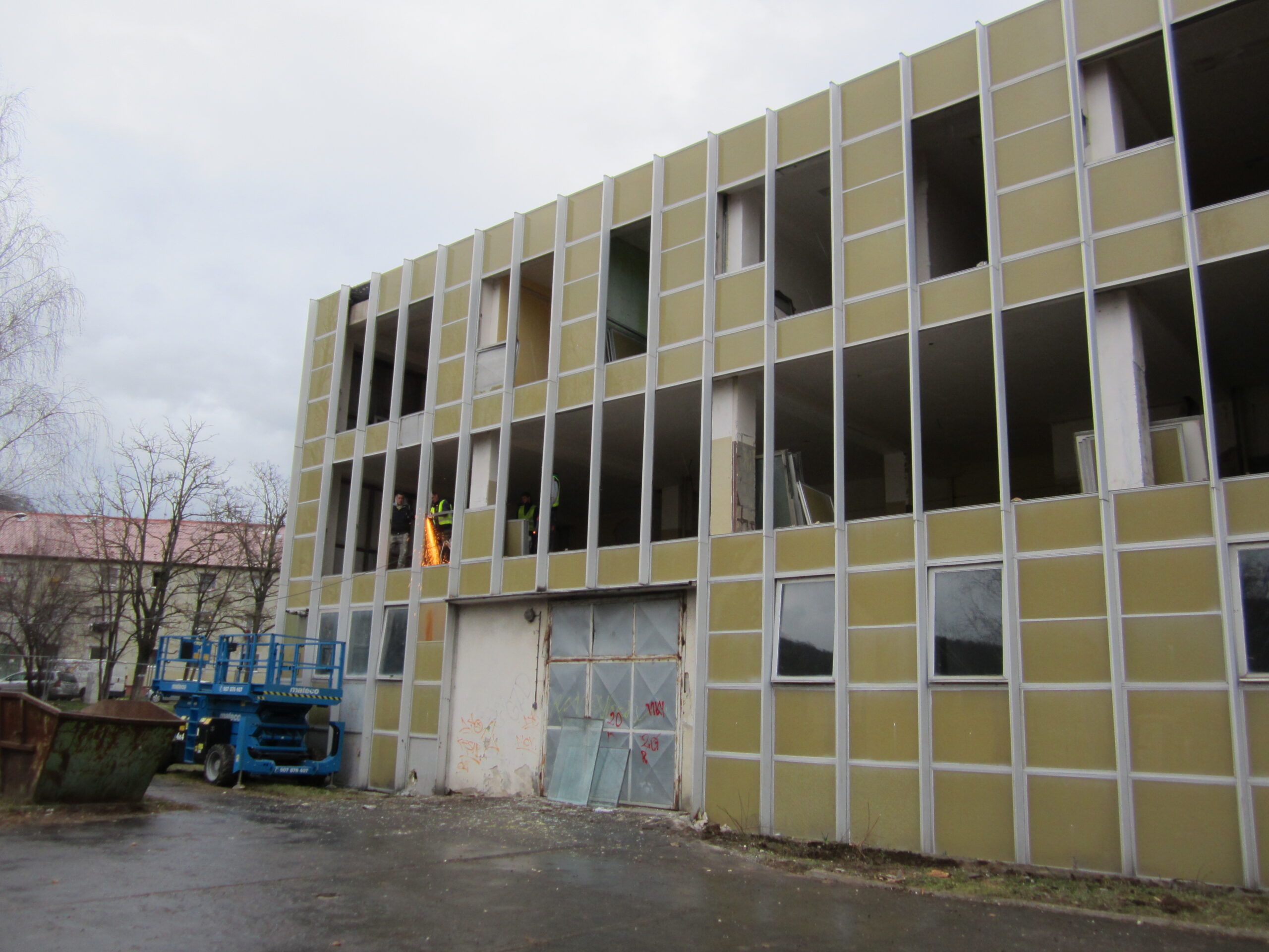 19 Spojená stredná škola Detva – opláštenie + priečky