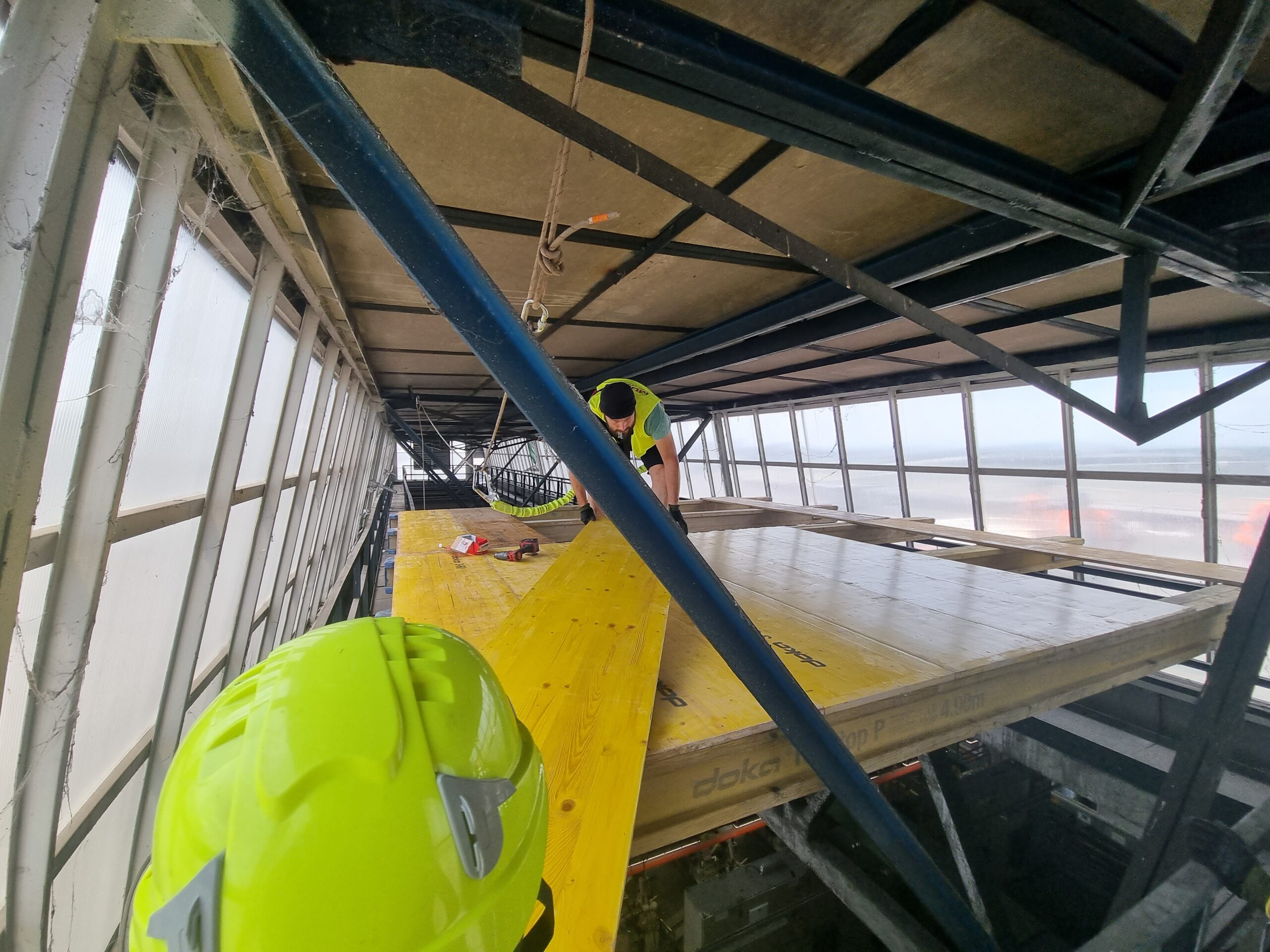 2 Priemyselná budova v Hlohovci