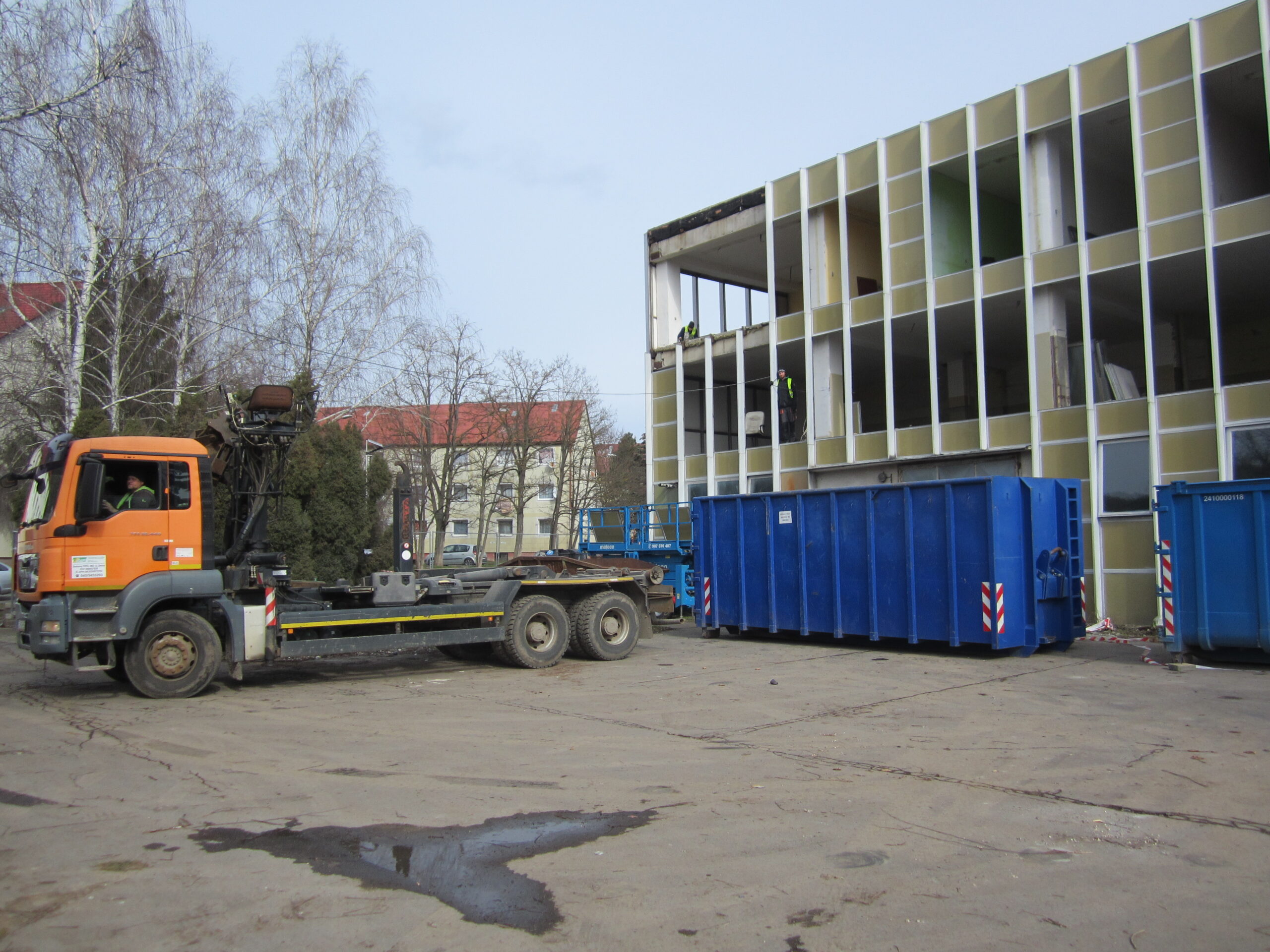 22 Spojená stredná škola Detva – opláštenie + priečky