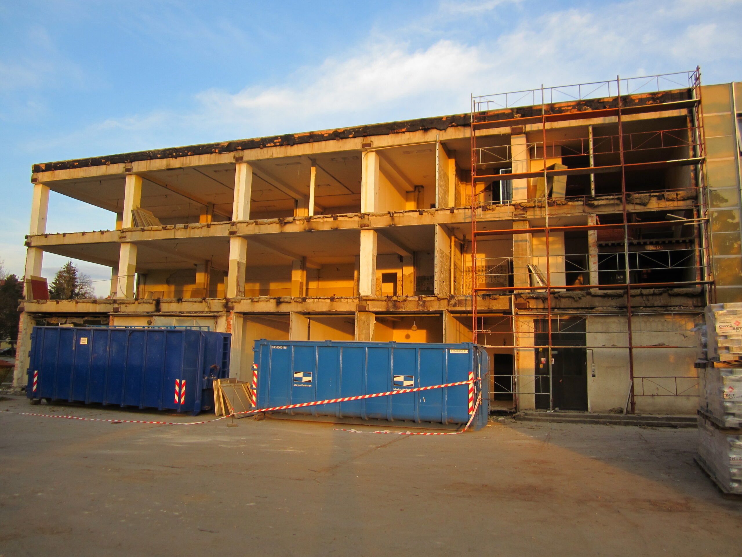 4 Spojená stredná škola Detva – opláštenie + priečky